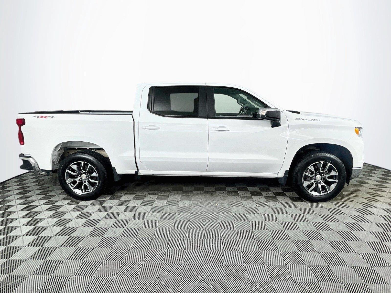 Used 2024 Chevrolet Silverado 1500 LT AWD/4WD image 10