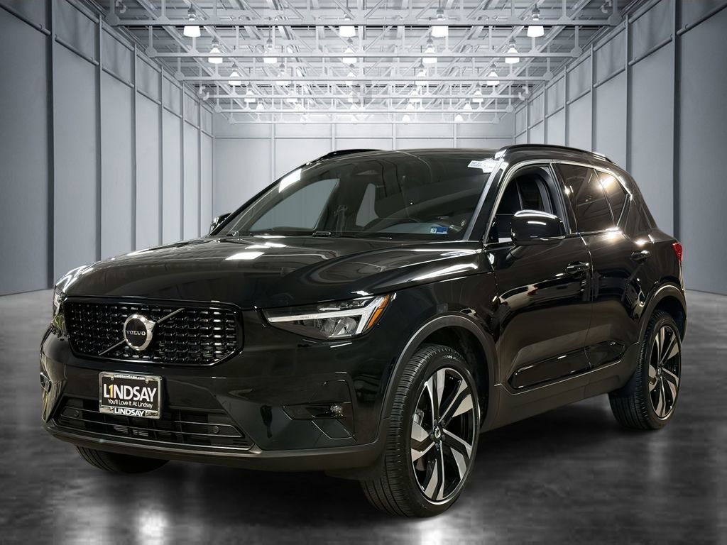 Used 2023 Volvo XC40 B5 Plus w/ Climate Package