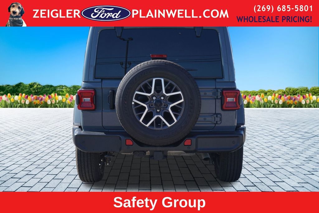 Used 2024 Jeep Wrangler Sahara w/ Technology Group image 4