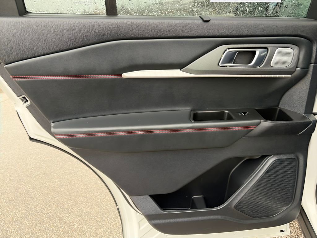 Used 2025 Ford Explorer ST image 32