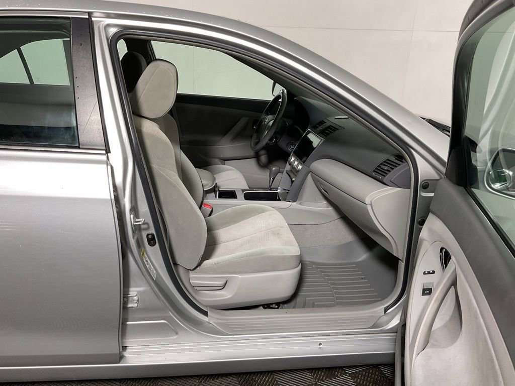Used 2011 Toyota Camry LE image 26