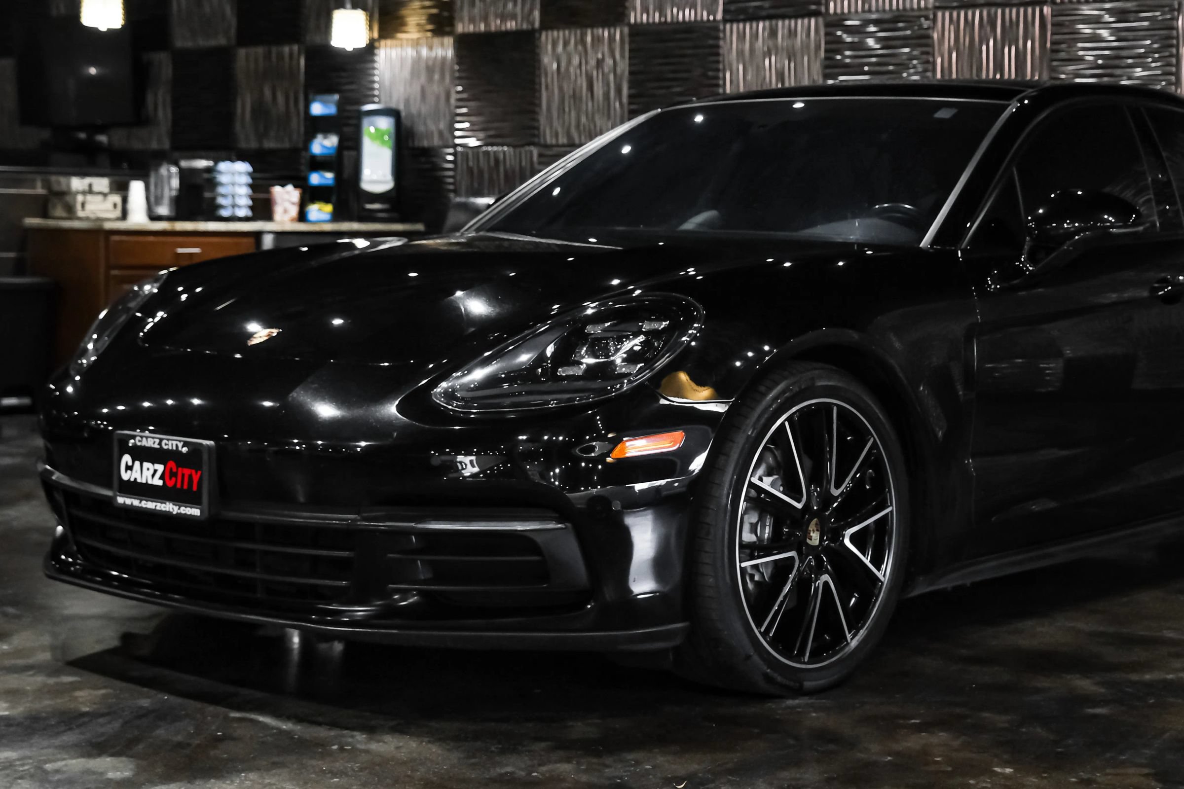 Used 2019 Porsche Panamera 4 AWD/4WD image 8