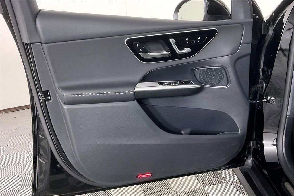 Used 2026 Mercedes-Benz GLC 300 4MATIC image 15