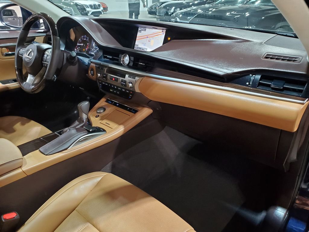 Used 2016 Lexus ES 350 w/ Luxury Package w/Wood Trim image 14