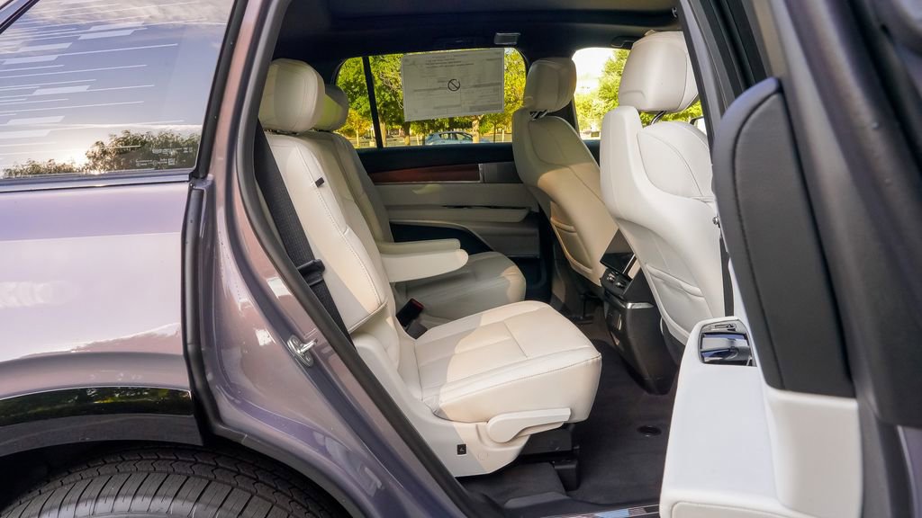 Used 2026 Cadillac Vistiq Luxury image 11