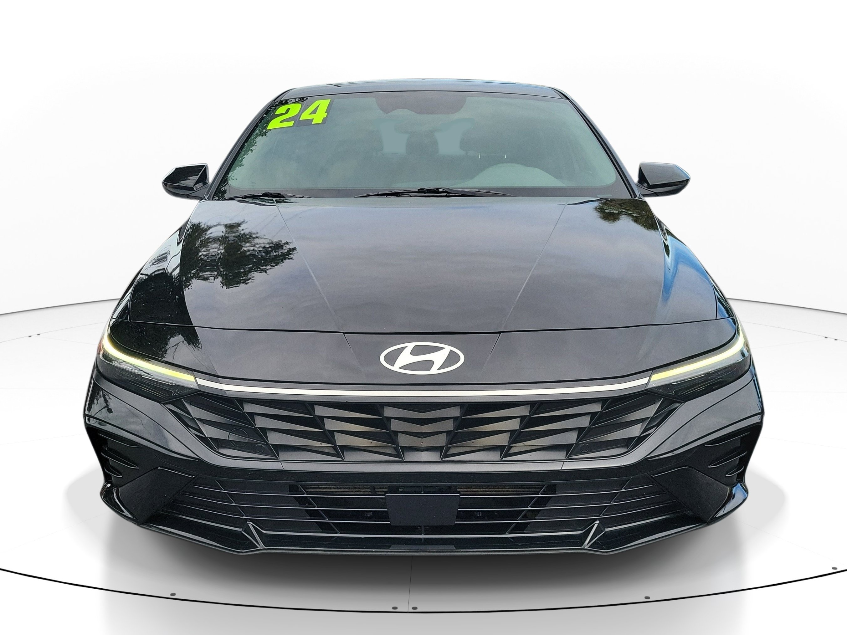 Used 2024 Hyundai Elantra SEL w/ Convenience Package FWD image 2