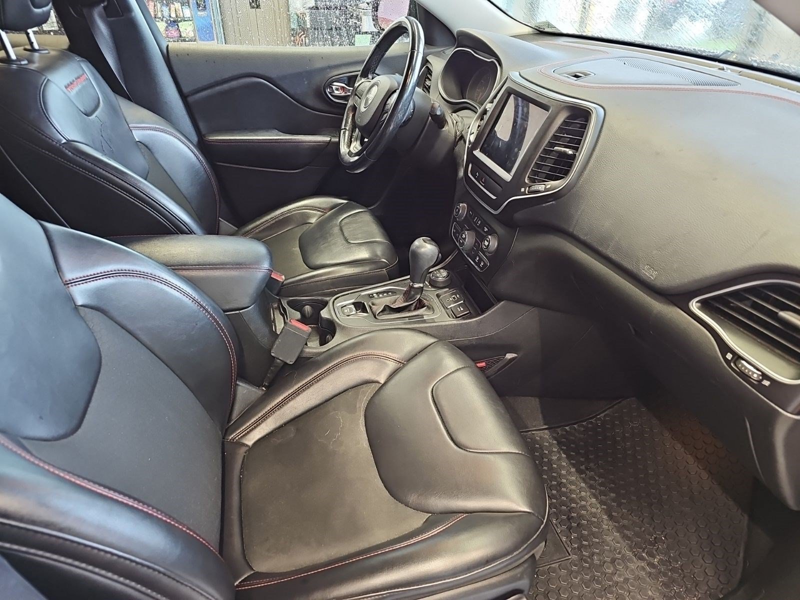 Used 2020 Jeep Cherokee Trailhawk w/ Comfort/Convenience Group AWD/4WD image 10