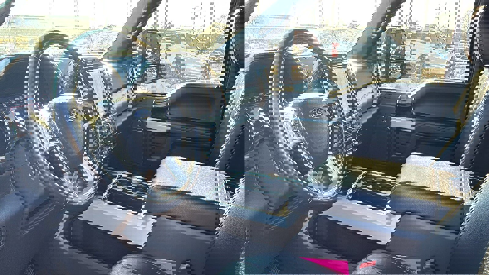 Used 2022 Ford F350 Lariat image 16