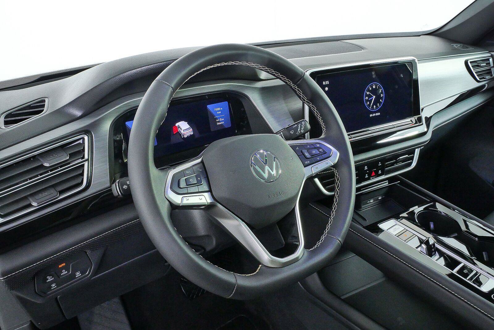 Certified 2025 Volkswagen Atlas Cross Sport SE w/ Panoramic Sunroof Package AWD/4WD image 7
