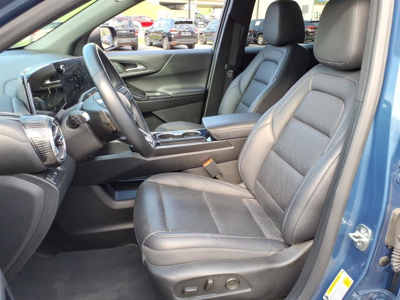 Used 2025 Chevrolet Equinox LT w/ Convenience Package II FWD image 6