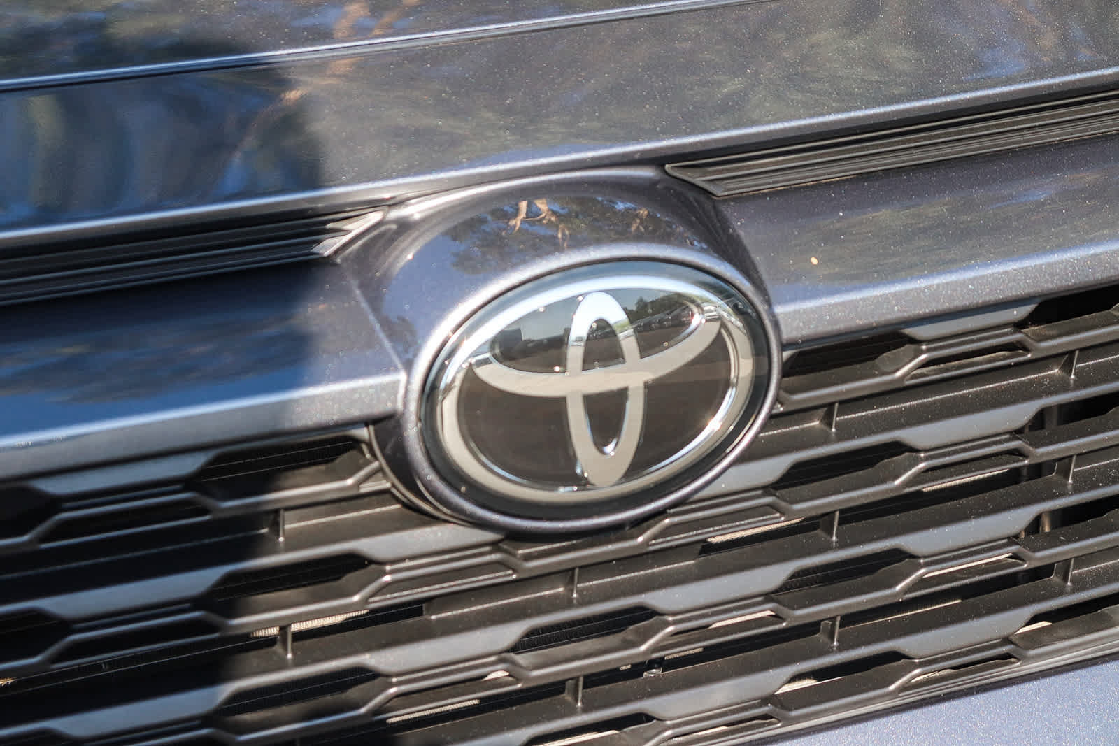 Used 2021 Toyota RAV4 LE AWD/4WD image 5