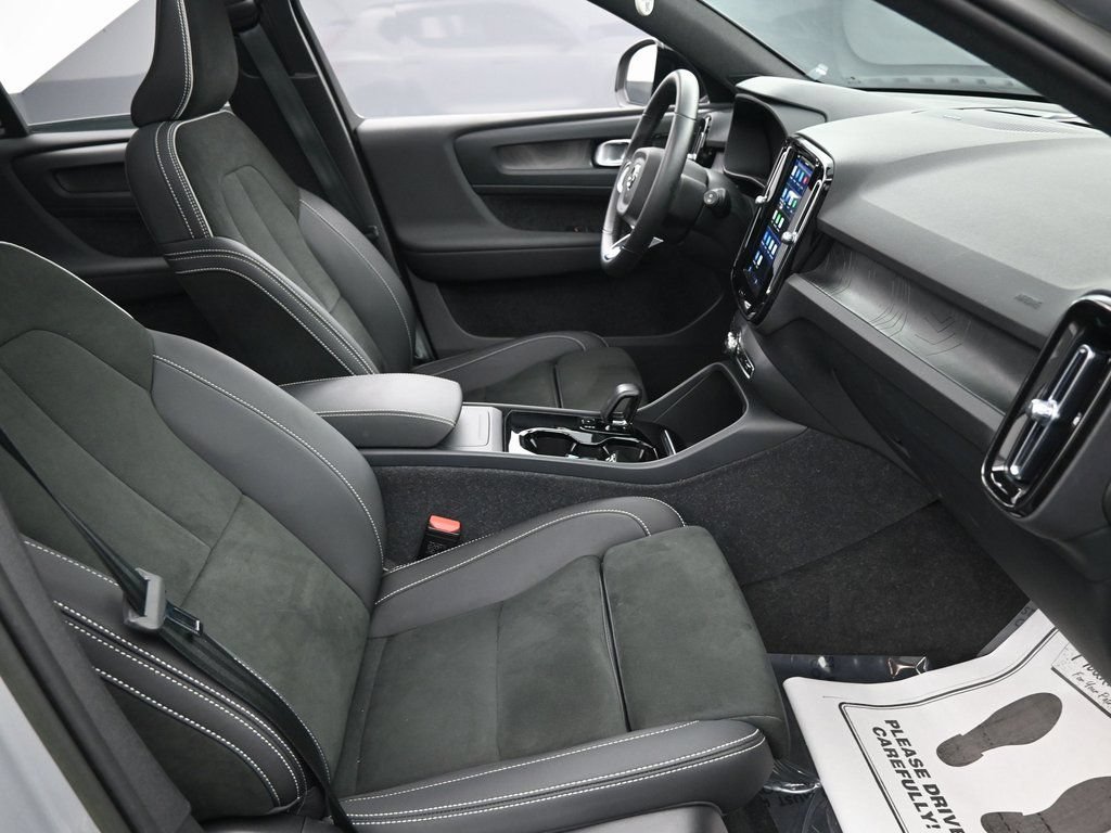 Used 2023 Volvo XC40 Recharge Ultimate w/ Protection Package Premier AWD/4WD image 40