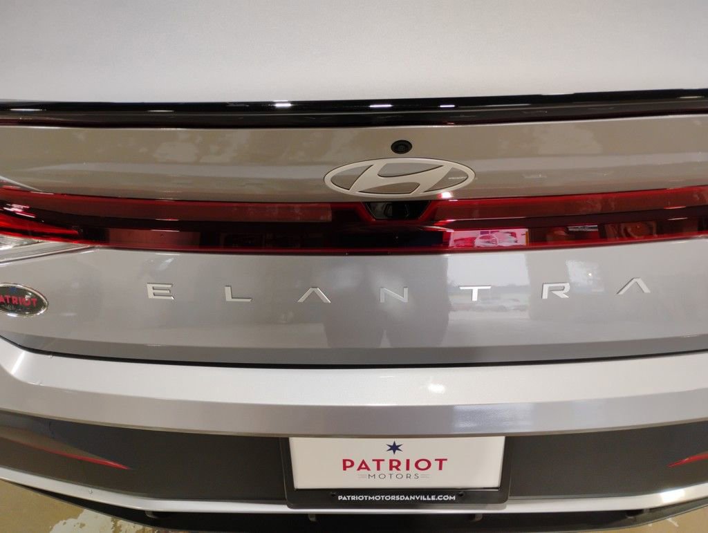 Used 2025 Hyundai Elantra Sport image 43