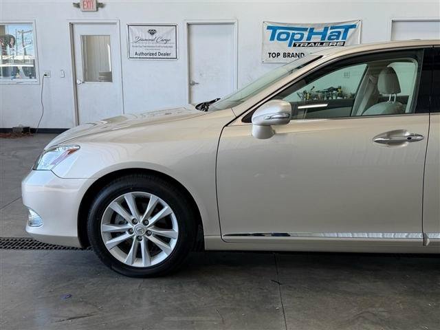 Used 2011 Lexus ES 350 w/ Luxury Pkg & Navigation FWD image 36