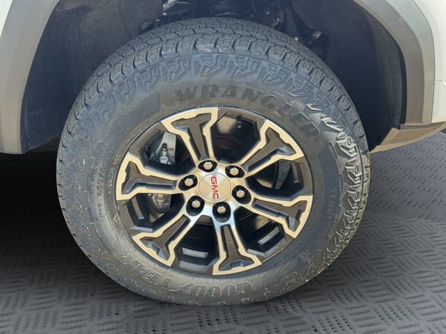 Certified 2024 GMC Canyon AT4 w/ AT4 Premium Package AWD/4WD image 29