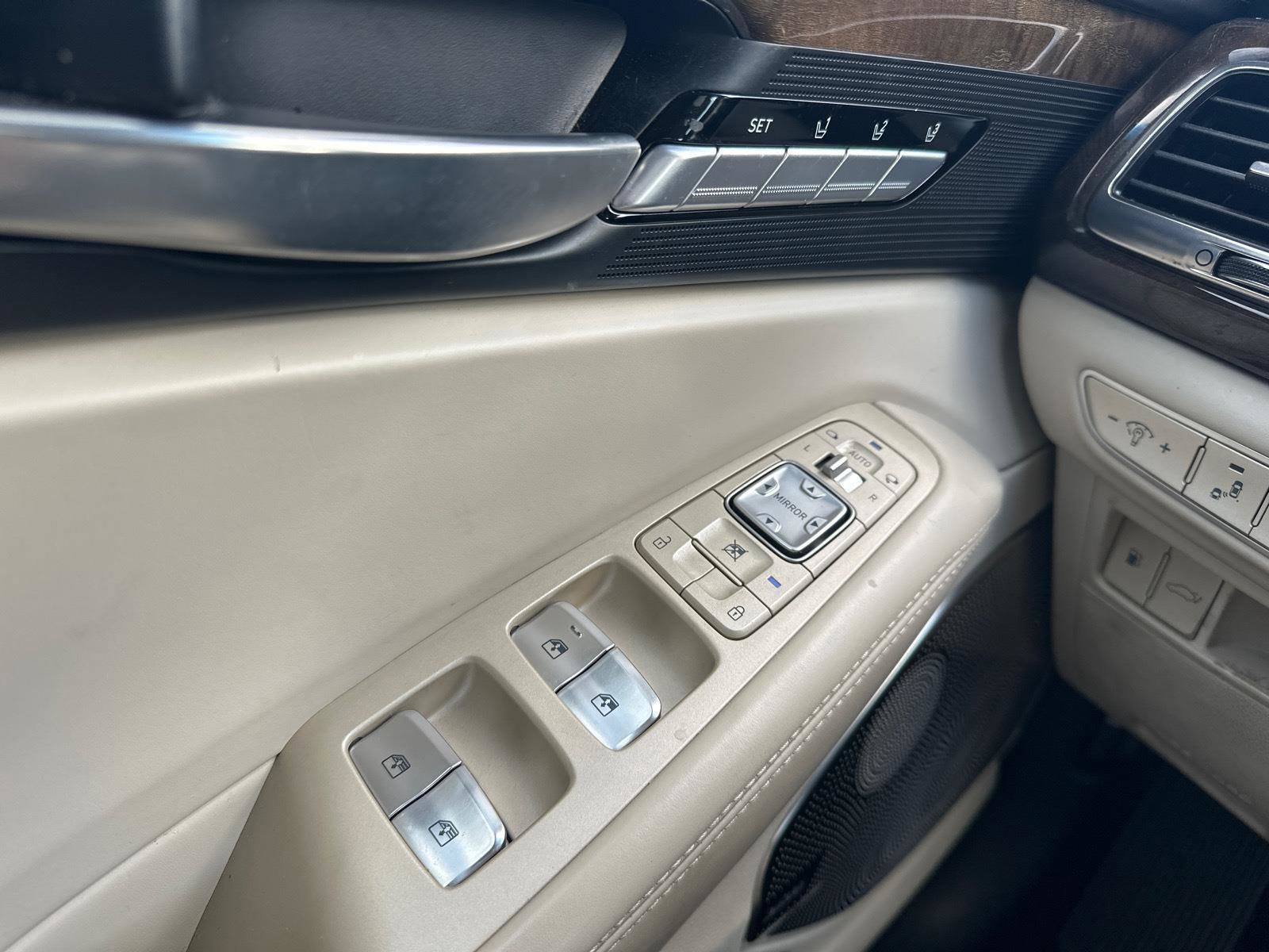 Used 2017 Genesis G90 5.0 Ultimate image 20