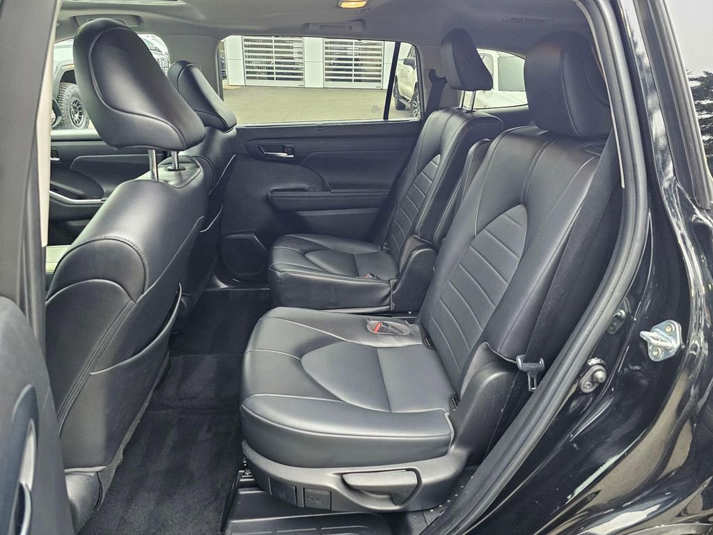 Used 2022 Toyota Highlander XLE image 17