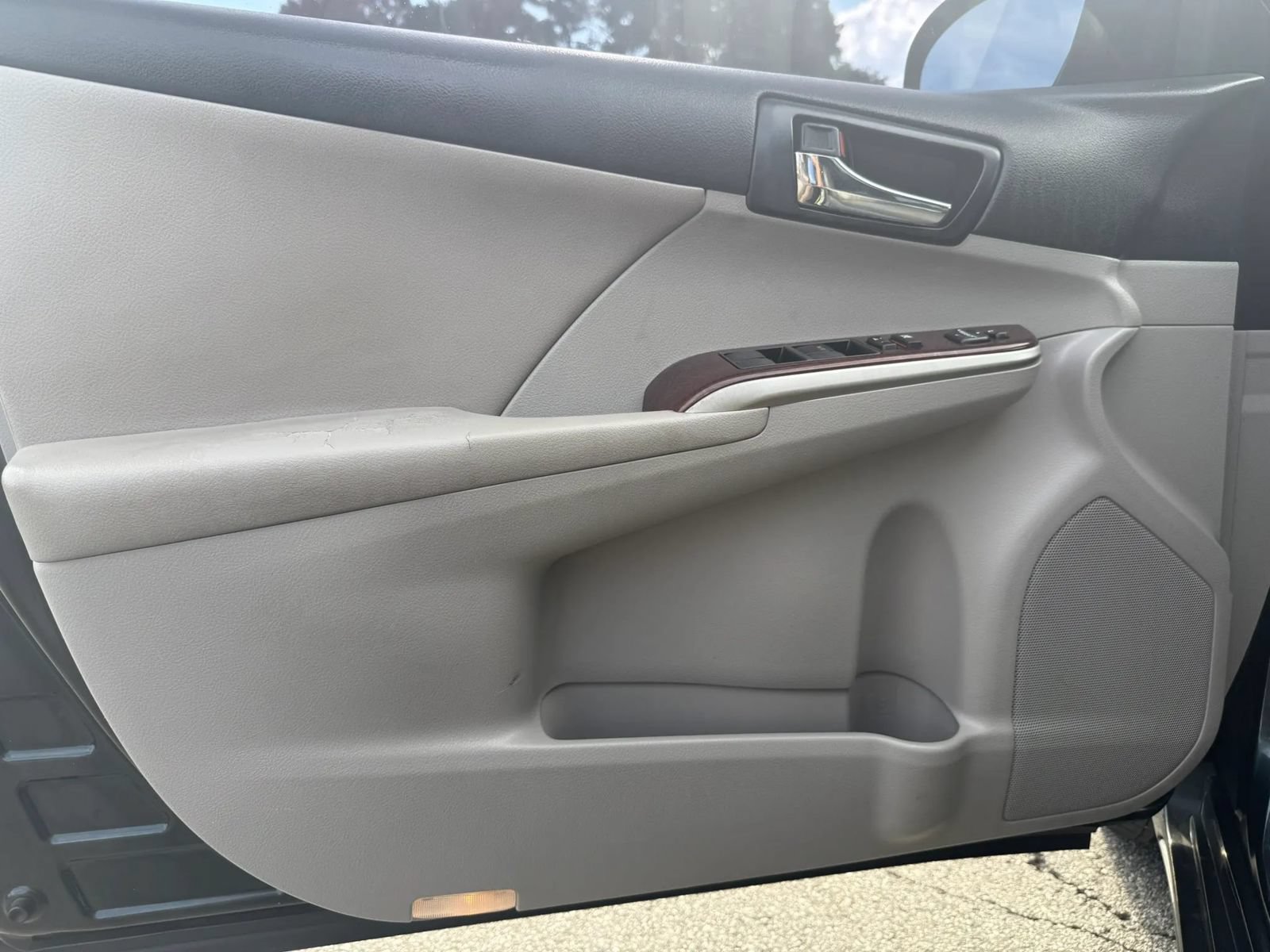 Used 2012 Toyota Camry XLE FWD image 23