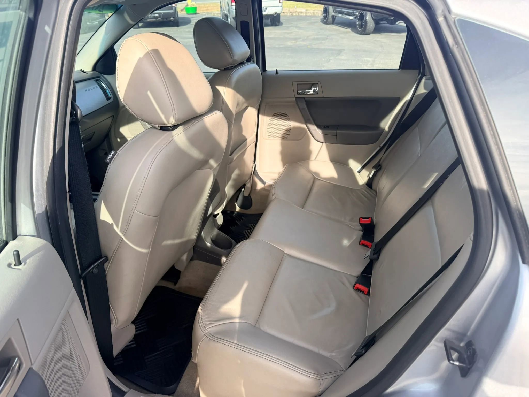 Used 2010 Ford Focus SEL FWD image 28