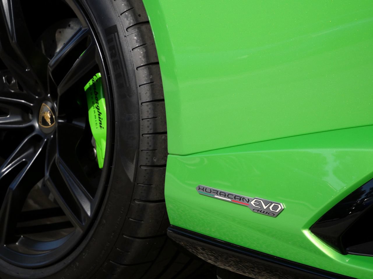 Used 2021 Lamborghini Huracan EVO RWD image 11