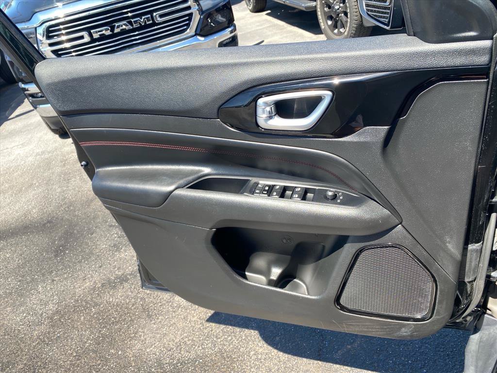 Used 2022 Jeep Compass Trailhawk w/ Trailhawk Convenience Group AWD/4WD image 22