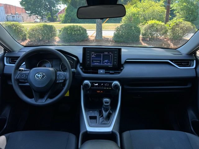 Used 2022 Toyota RAV4 LE FWD image 25