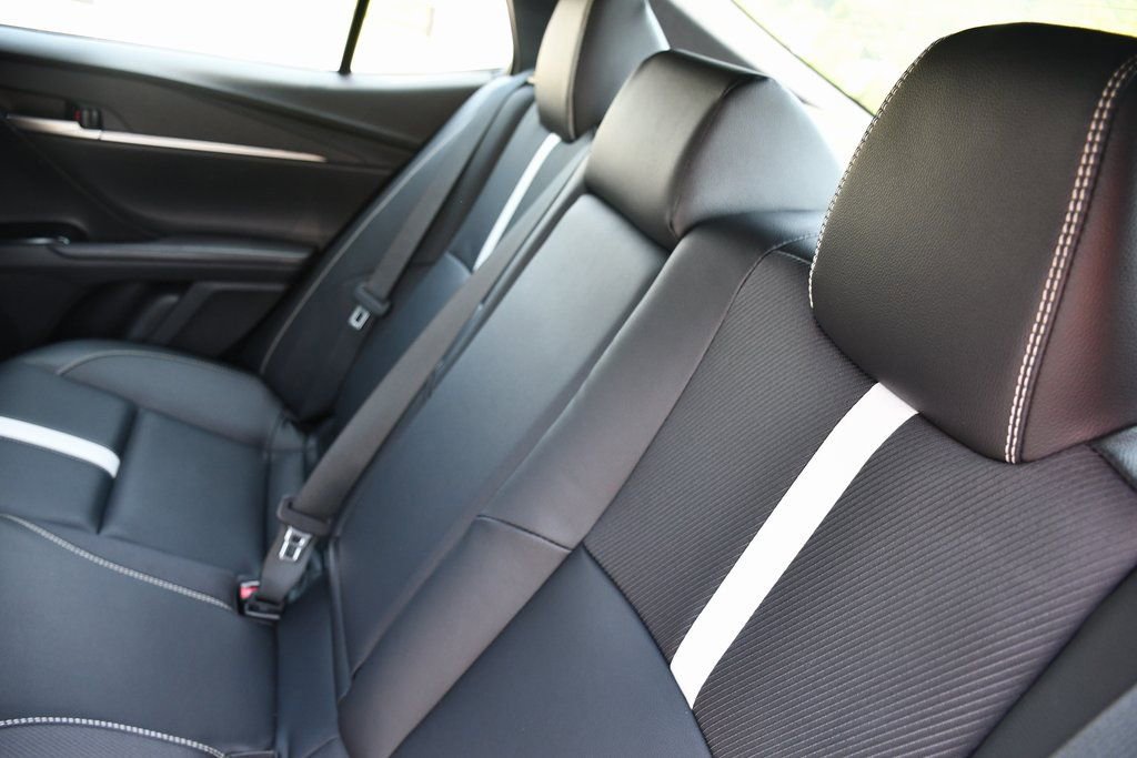 Used 2025 Toyota Camry SE image 10