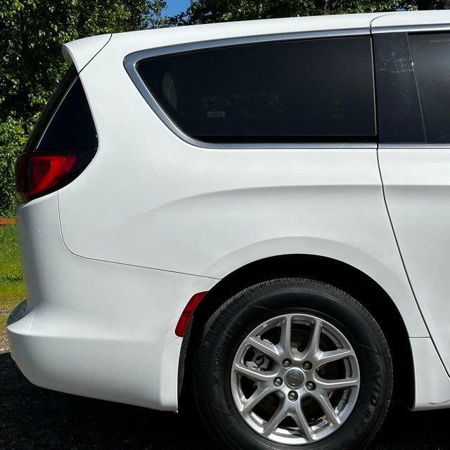 Used 2023 Chrysler Voyager LX FWD image 10