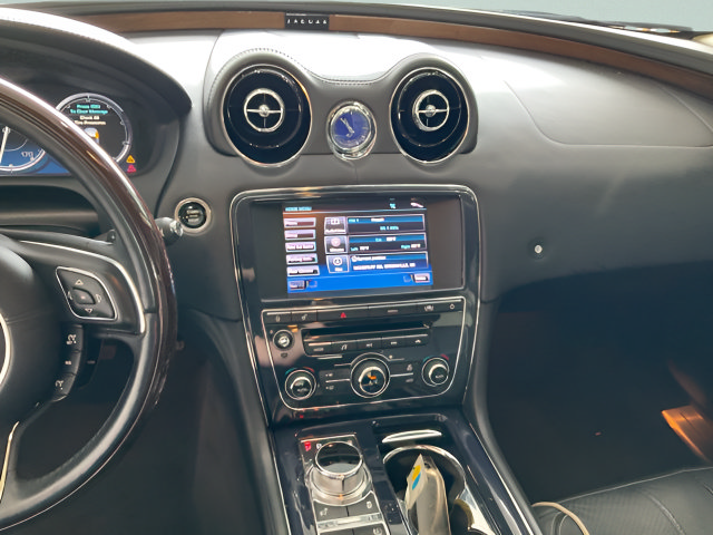 Used 2012 Jaguar XJ Supercharged RWD image 18
