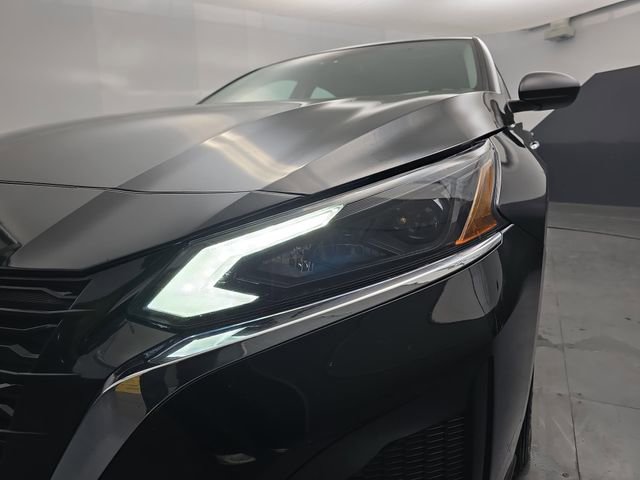 Used 2025 Nissan Altima 2.5 SV image 14