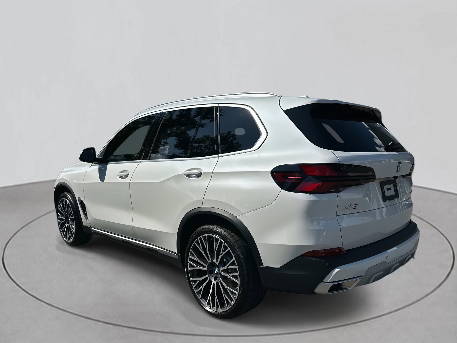New 2026 BMW X5 sDrive40i image 3
