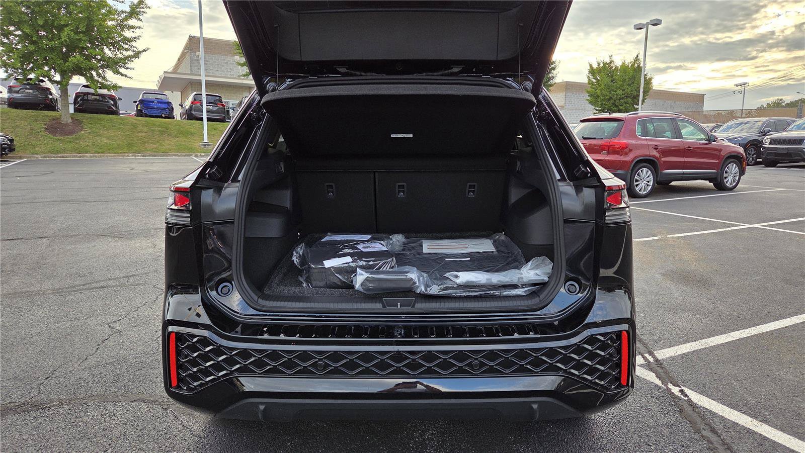New 2026 Volkswagen Tiguan SEL R-Line AWD/4WD image 5