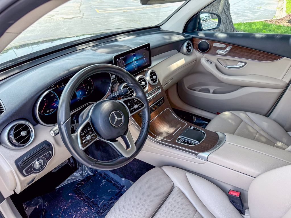 Used 2022 Mercedes-Benz GLC 300 4MATIC image 4