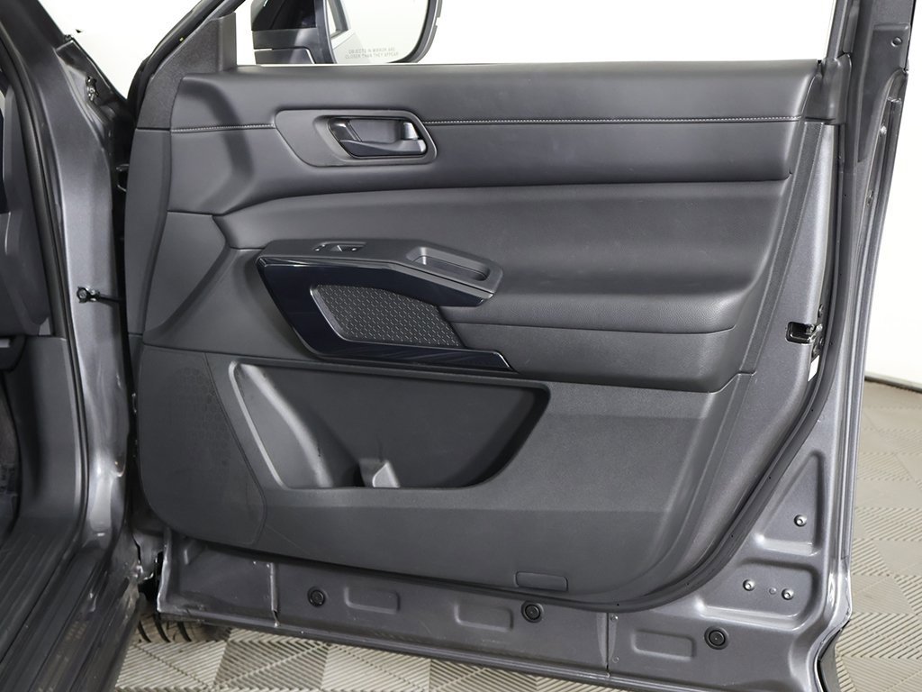 Used 2024 Nissan Pathfinder S image 21
