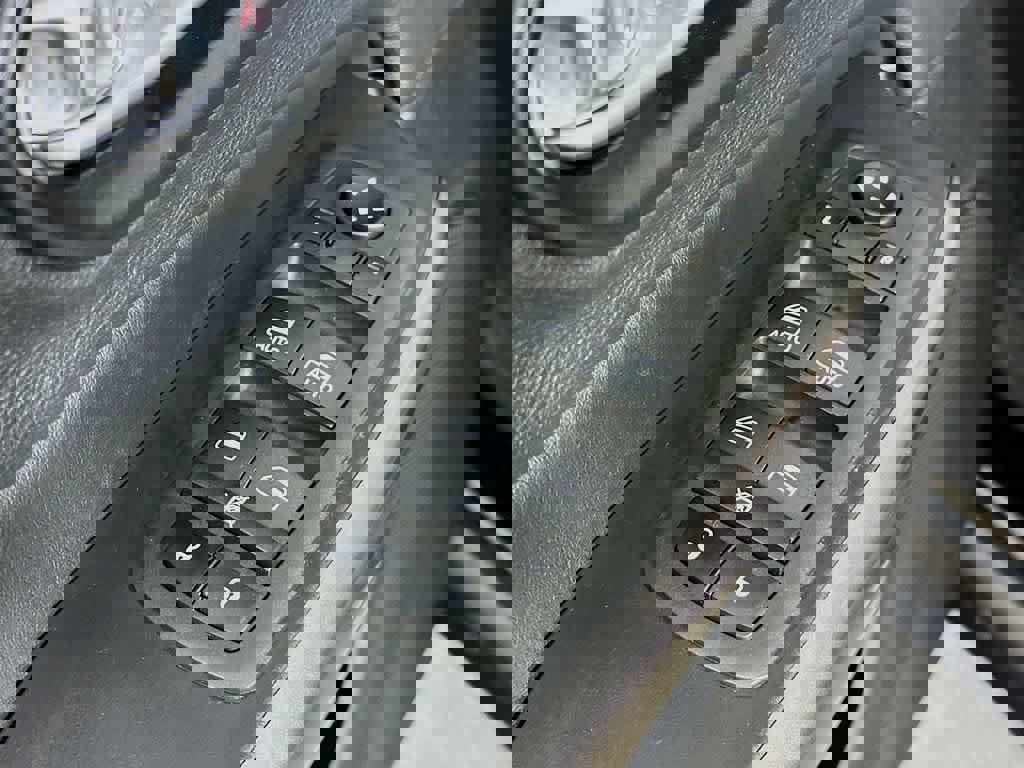 Used 2022 Jeep Cherokee Latitude Lux w/ Sun & Sound Group image 29