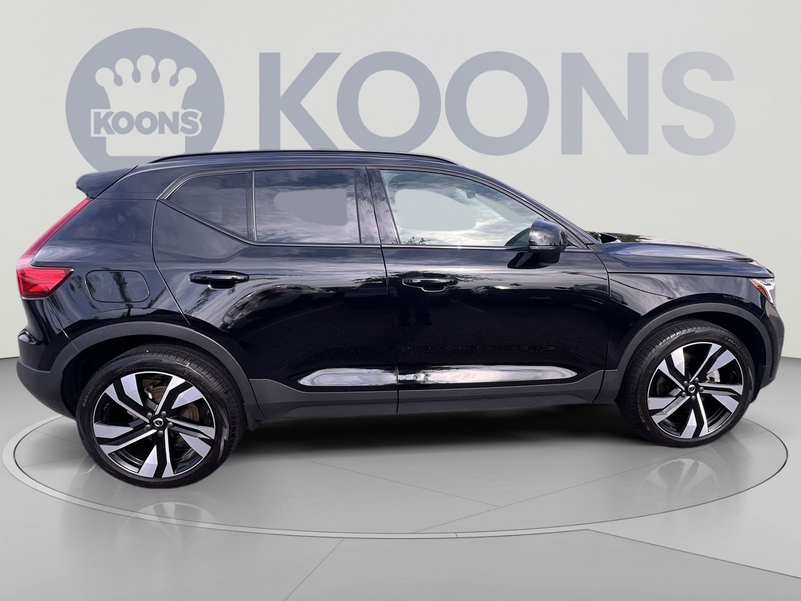 Used 2023 Volvo XC40 B5 Plus w/ Protection Package Premier AWD/4WD image 8