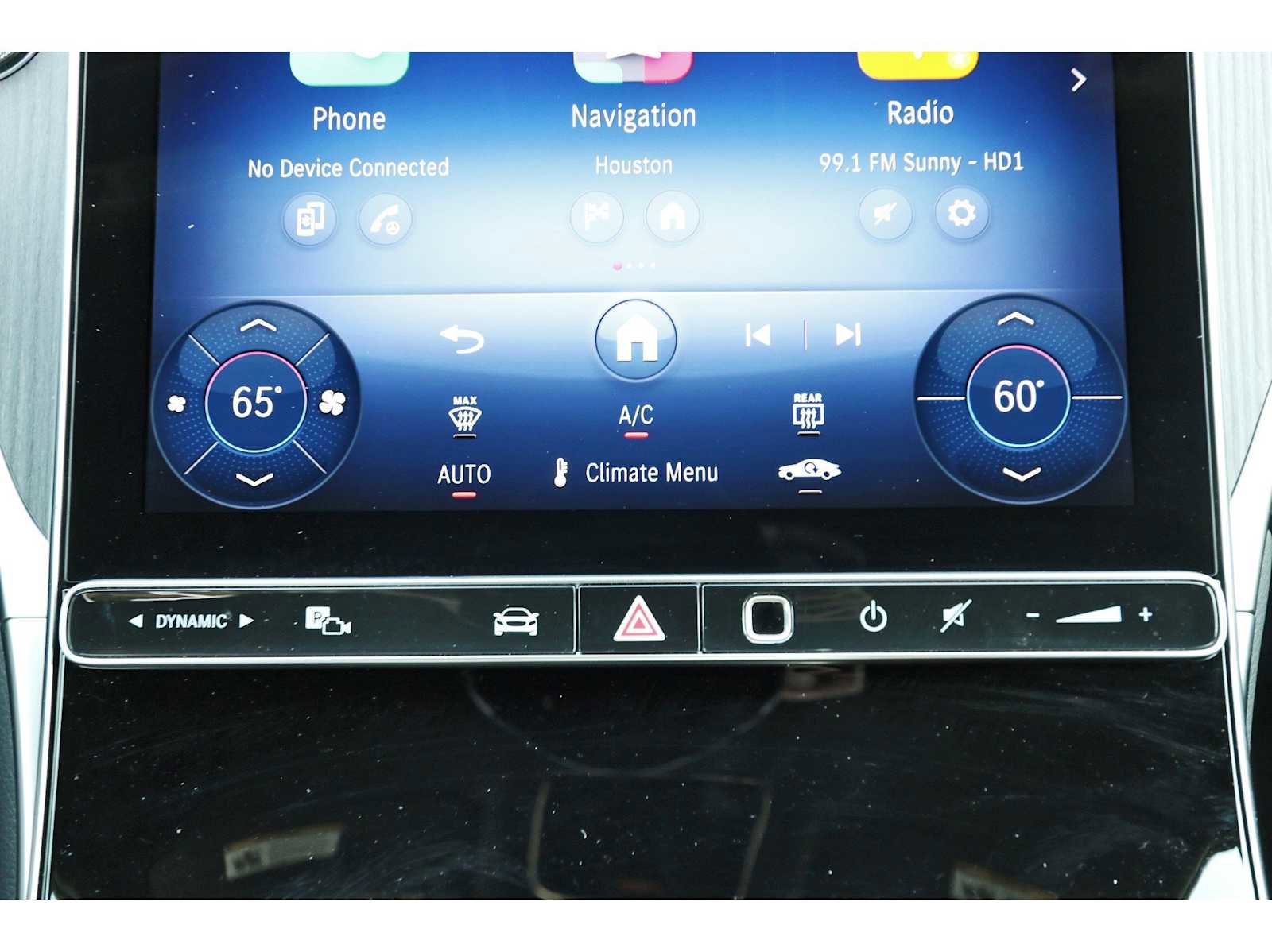 Used 2025 Mercedes-Benz GLC 300 image 25