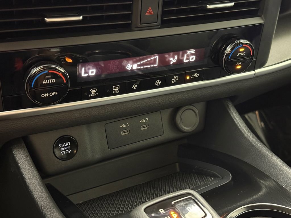 Used 2025 Nissan Rogue SV image 16