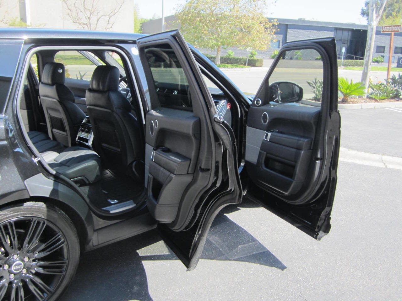 Used 2017 Land Rover Range Rover Sport HSE image 15