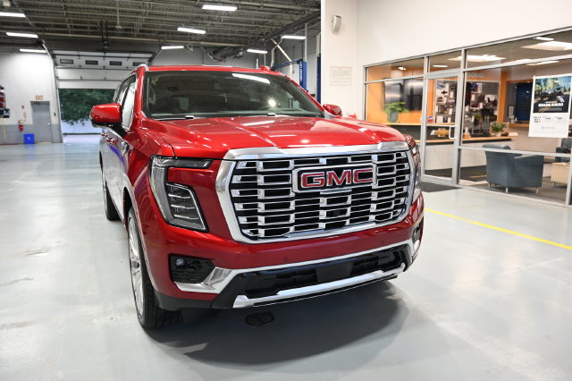 New 2026 GMC Yukon XL Denali w/ Sun & Power Step Package AWD/4WD image 3