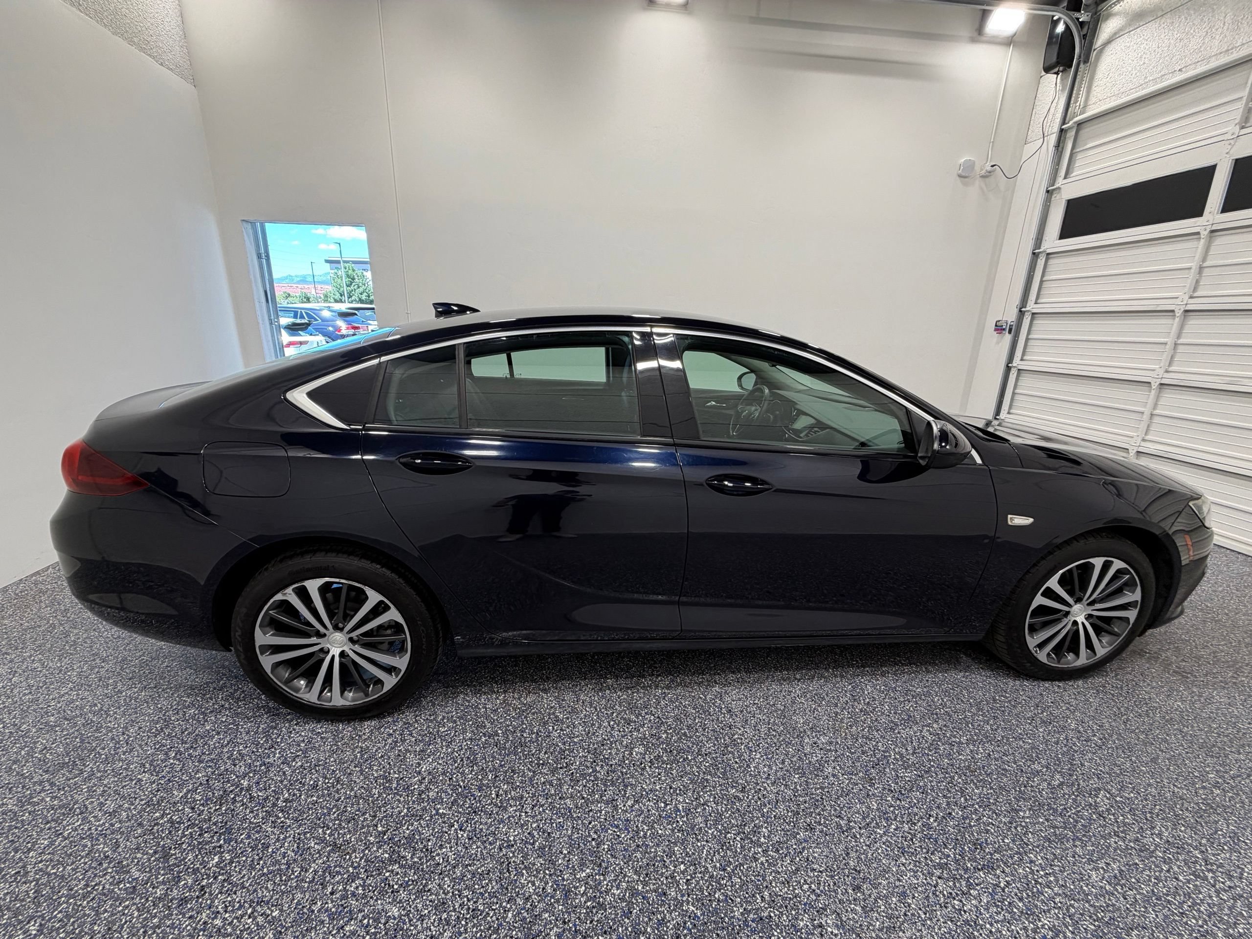 Used 2018 Buick Regal Essence FWD image 7