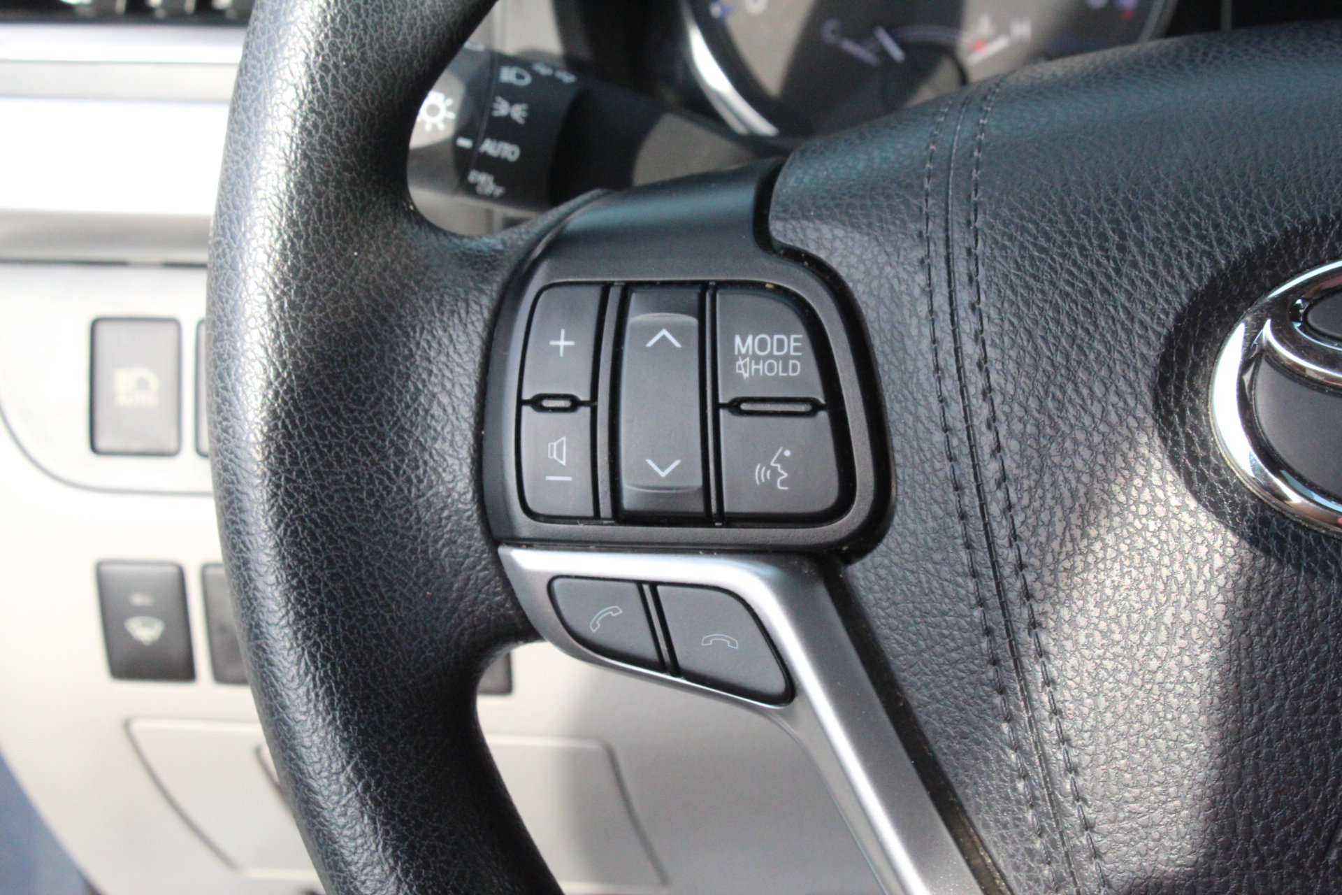 Used 2019 Toyota Highlander LE FWD image 15