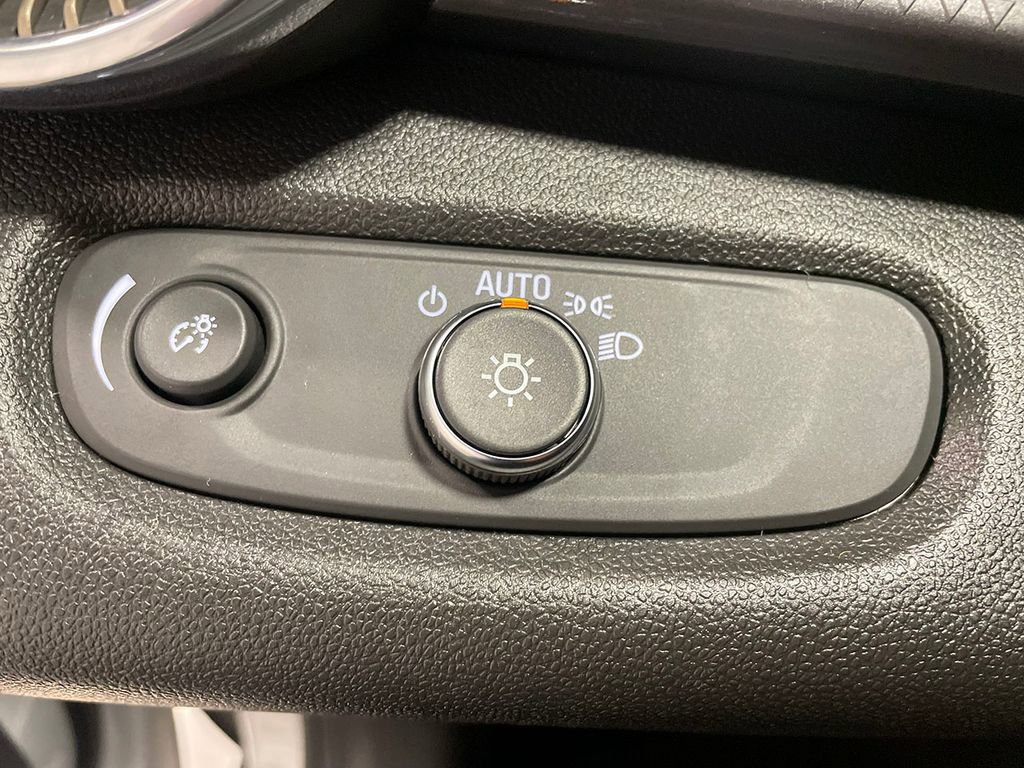 Used 2025 Chevrolet Trax ACTIV image 32