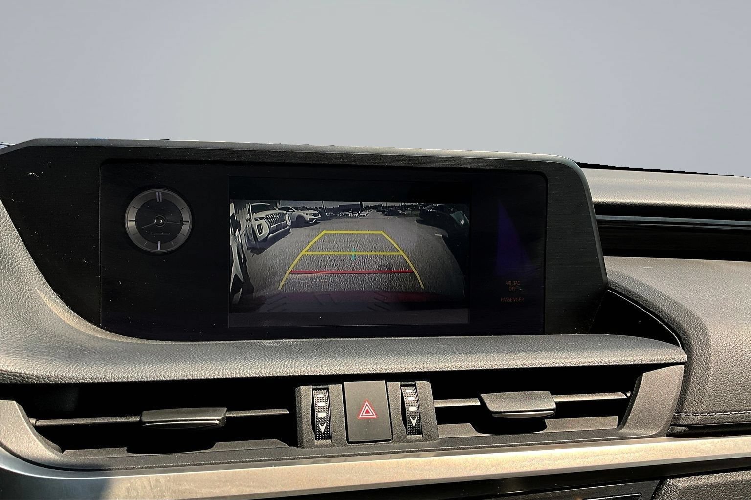 Used 2021 Lexus ES 300h w/ Premium Package FWD image 13