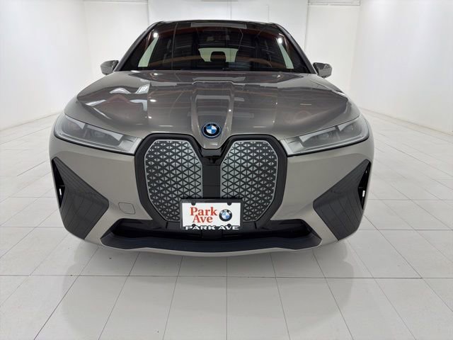 Used 2025 BMW iX xDrive50 w/ Premium Package image 8