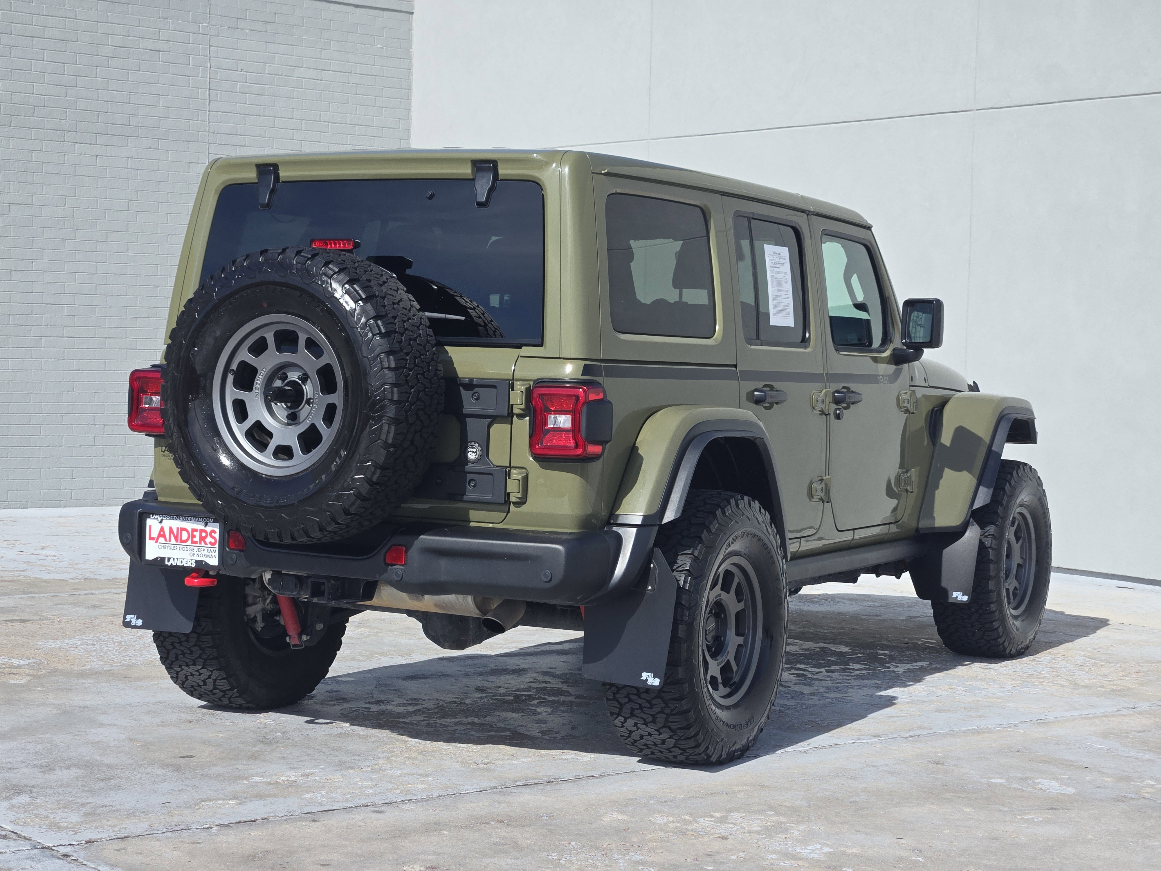 Used 2025 Jeep Wrangler Unlimited Rubicon AWD/4WD image 8