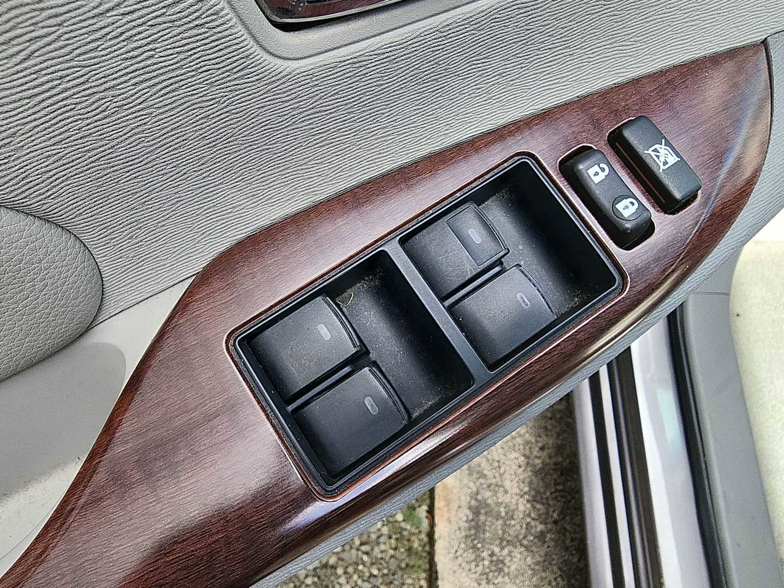 Used 2012 Toyota Sienna XLE image 14