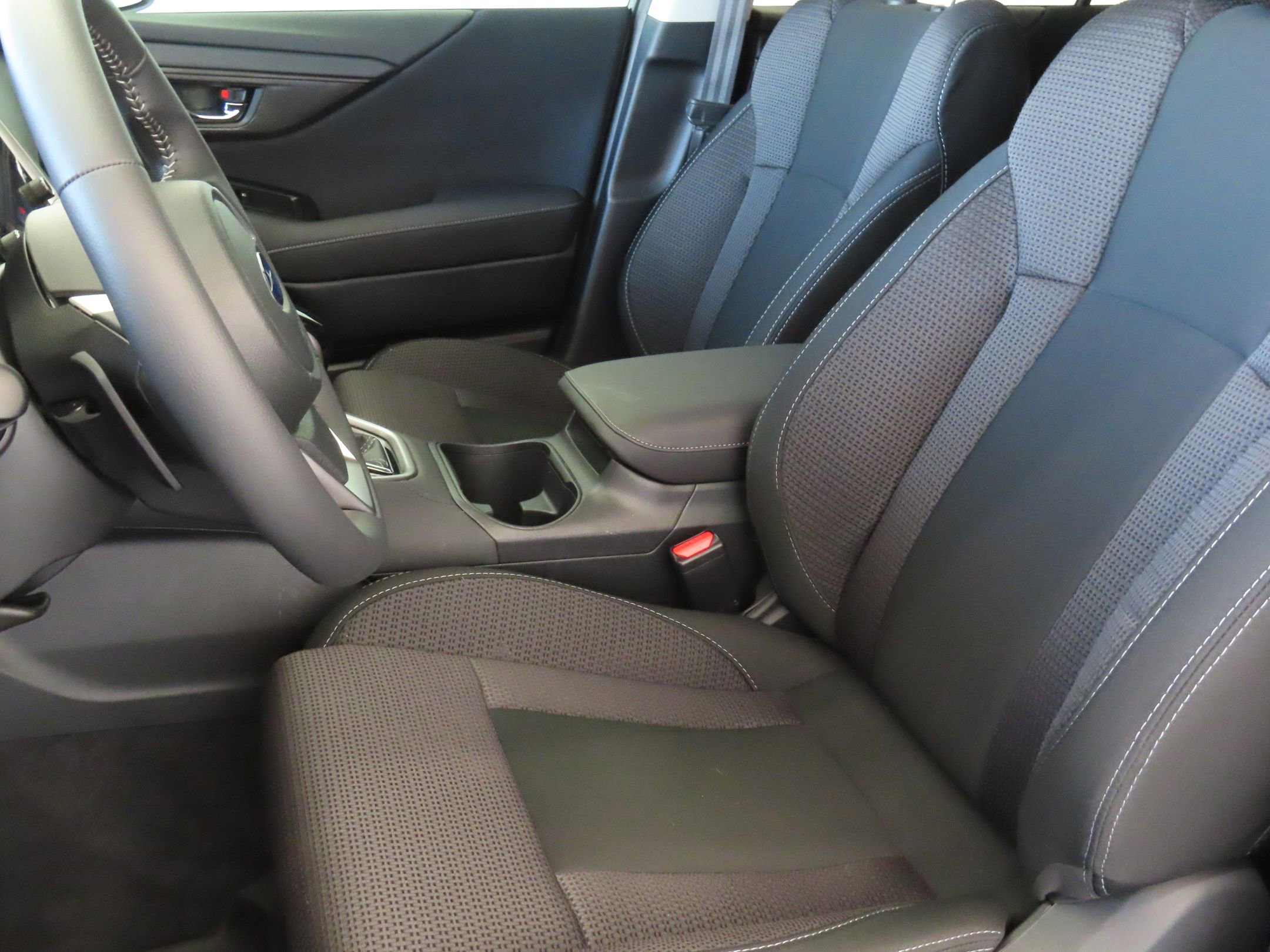 Used 2025 Subaru Outback Premium AWD/4WD image 13
