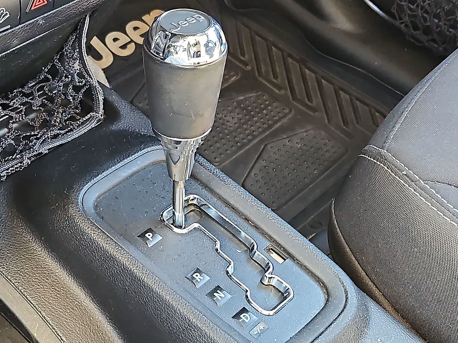 Used 2014 Jeep Wrangler Unlimited Sahara w/ Connectivity Group AWD/4WD image 20