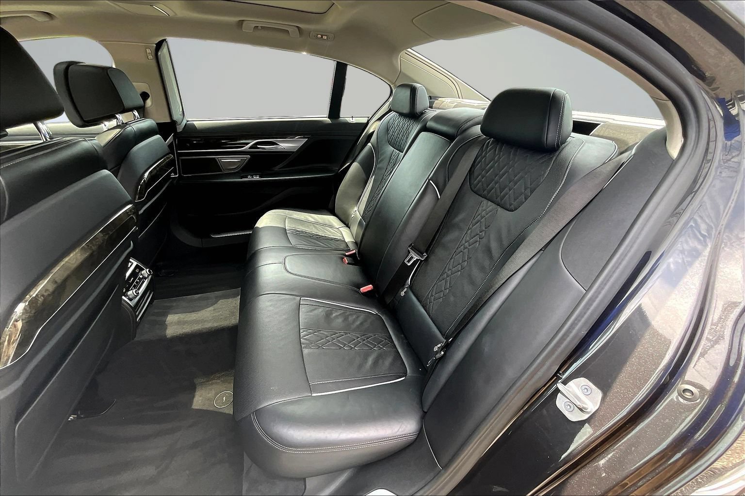 Used 2022 BMW 740i RWD image 20